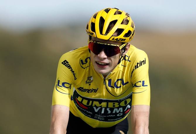 "Waarom in vredesnaam wisselde hij van fiets?": Verwarring over Vingegaards laatste trainingssessie in de Tour de France