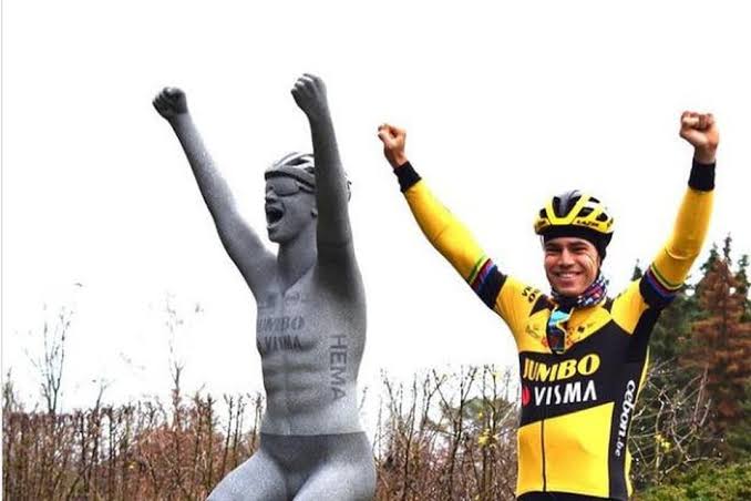 Een symbool van triomf: Team Jumbo-Visma maakt standbeeld voor Wout van Aert