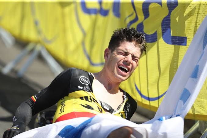 Wout Van Aert vanochtend betrokken bij botsing met auto tijdens training