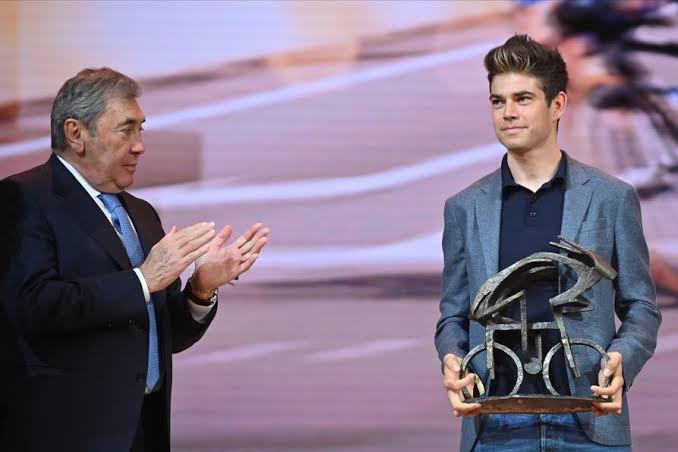 Eddy Merckx onder de indruk: Wout Van Aerts tijdrit is beste prestatie van het jaar