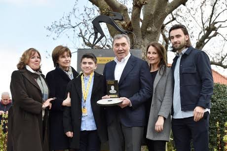 Eddy Merckx’ emotionele boodschap aan fans schudt de wielerwereld op.