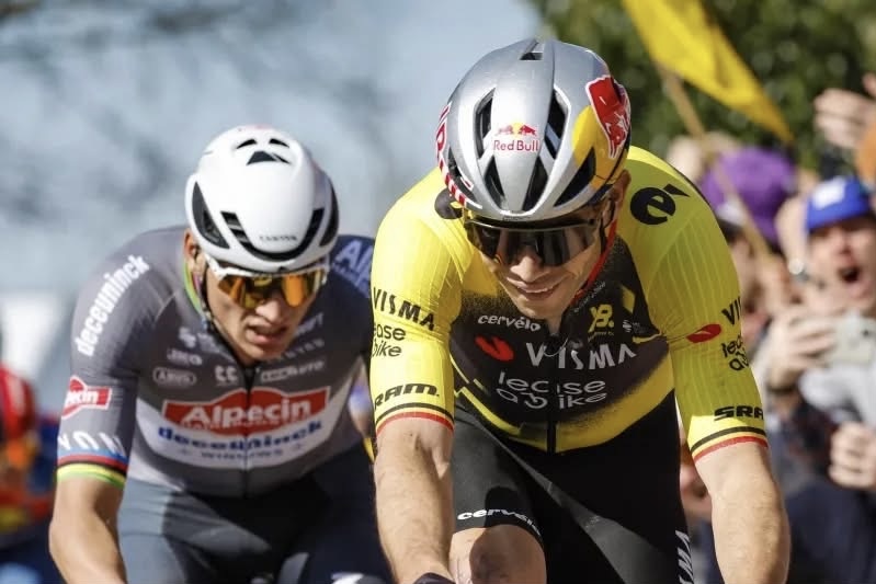 Geel en kostbaar: Van der Poels missie om Van Aert van de troon te stoten in de Tour