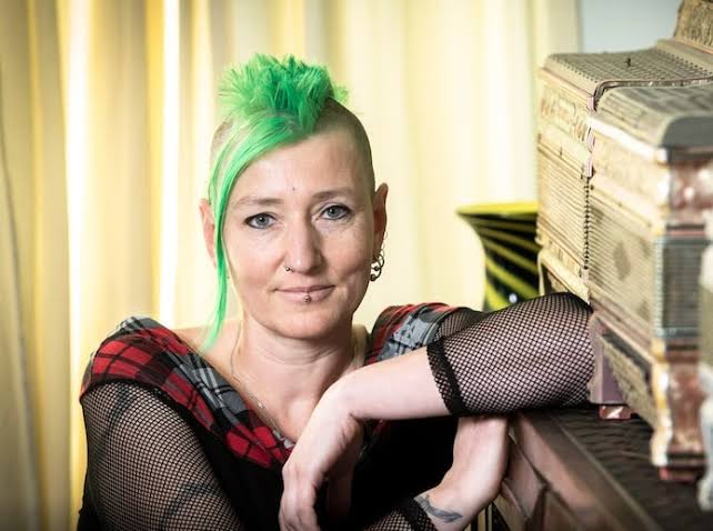 Vrienden en familie zijn uitgenodigd: De afscheidsceremonie vindt plaats op zaterdag 5 juli 2025 om 11.30 uur op de begraafplaats Aula Municipal in Menen
