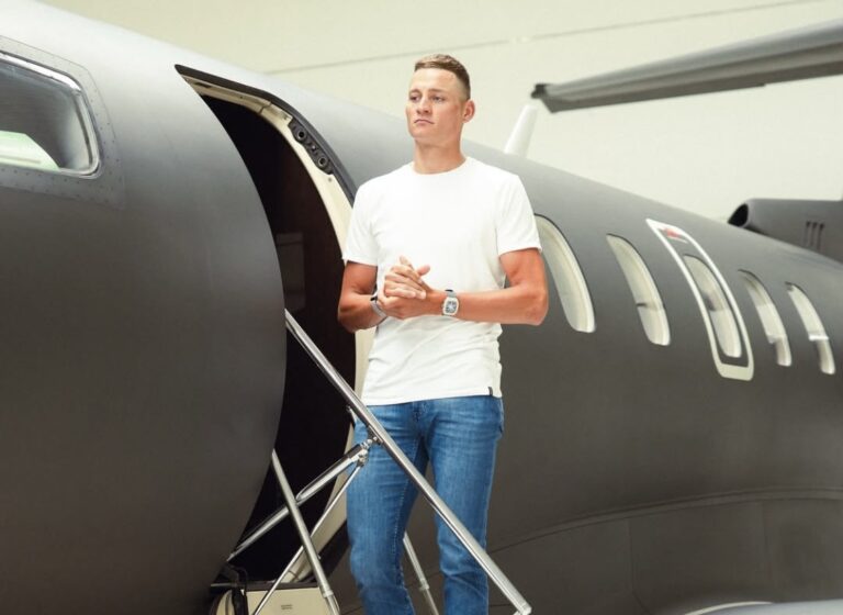 Mathieu van der Poel bereikt nieuwe hoogten: wielrenner wordt ambassadeur voor privé-luchtvaartmaatschappij en verdient $ 500.000