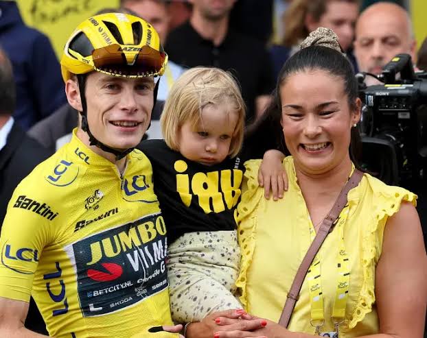 Vingegaards vrouw gelooft niet dat Van Aert voor etappezeges mag gaan