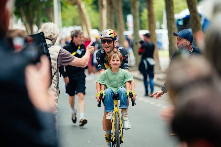 Wout van Aert begint de Tour de France misschien niet zonder de schijnwerpers, maar aan motivatie ontbreekt het hem niet