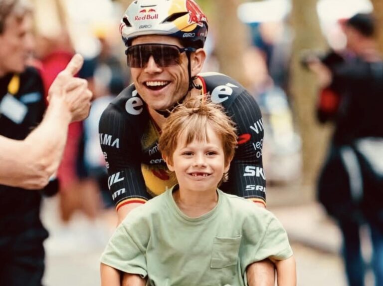 Een hartverwarmend moment: Wout van Aerts fietstocht met zoon George