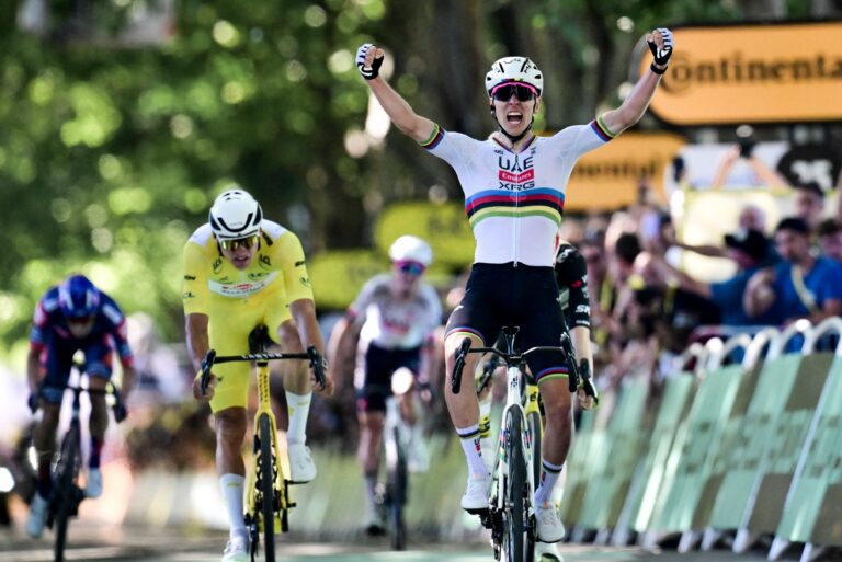 Tadej Pogacar keert het tij in etappe 4 van de Tour de France 2025