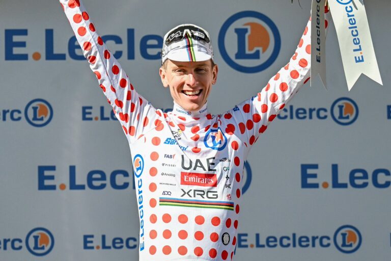 Tadej Pogačar is de derde jongste mannelijke wielrenner die de grens van 100 overwinningen bereikt