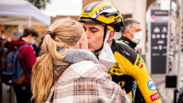Wout Van Aert: Ik wil al mijn fans bedanken voor hun steun tijdens mijn reis tot nu toe. Ze zijn mijn ruggengraat, ik zie hun bemoedigende berichten en…