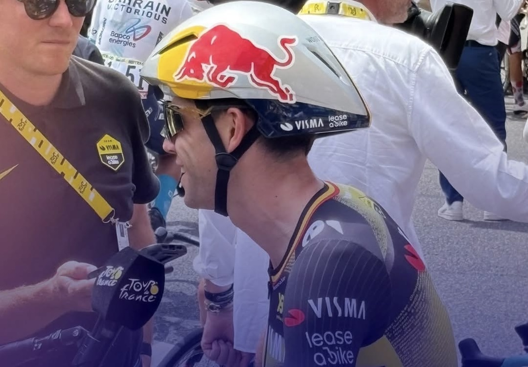 Voor Jerome: Wout van Aert jaagt op overwinning en vaderschapstrots in emotionele Tour de France-etappe