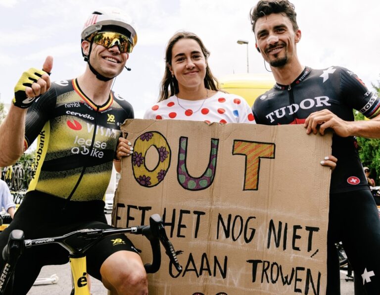 "Ik voelde de liefde": Wout van Aert bedankt fans na overwinning in Parijs op Pogacar