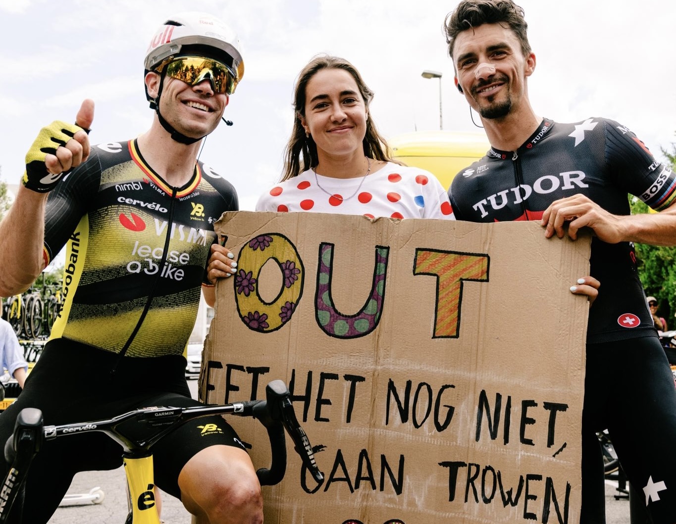 "Ik voelde de liefde": Wout van Aert bedankt fans na overwinning in Parijs op Pogacar