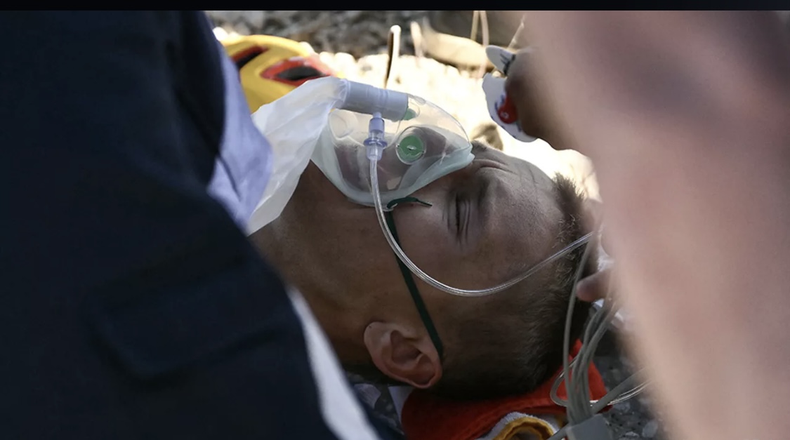 Gezondheidsangst op de Mont Ventoux: Uno-X-leider in het ziekenhuis opgenomen na val op de top