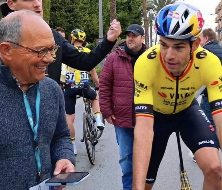 Wout van Aert hint op tactische vrijheid in etappe 17: "Ik zie kansen"