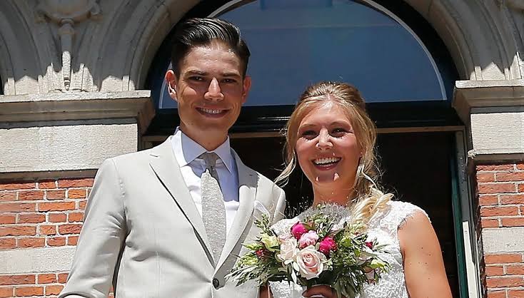 "Ze zei ja" - hoe de liefde van Sarah de Bie Wout Van Aert werd gewout de sterkste steun op en naast de fiets