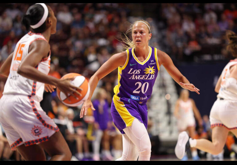Het Belgische duo Julie Allemand en Julie Vanloo stuwt Los Angeles Sparks naar zeldzame winstreeks
