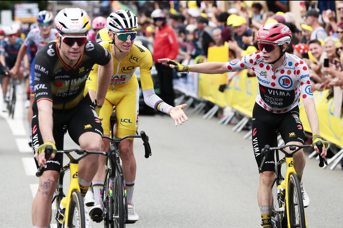 Wout Van Aert gefrustreerd na late tourcrash: "Waarom een bocht in de laatste 500 meter?"