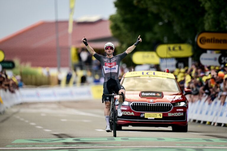 Supersub Kaden Groves bezegelt de deal voor Alpecin-Deceuninck met een carrièrebepalende soloprestatie