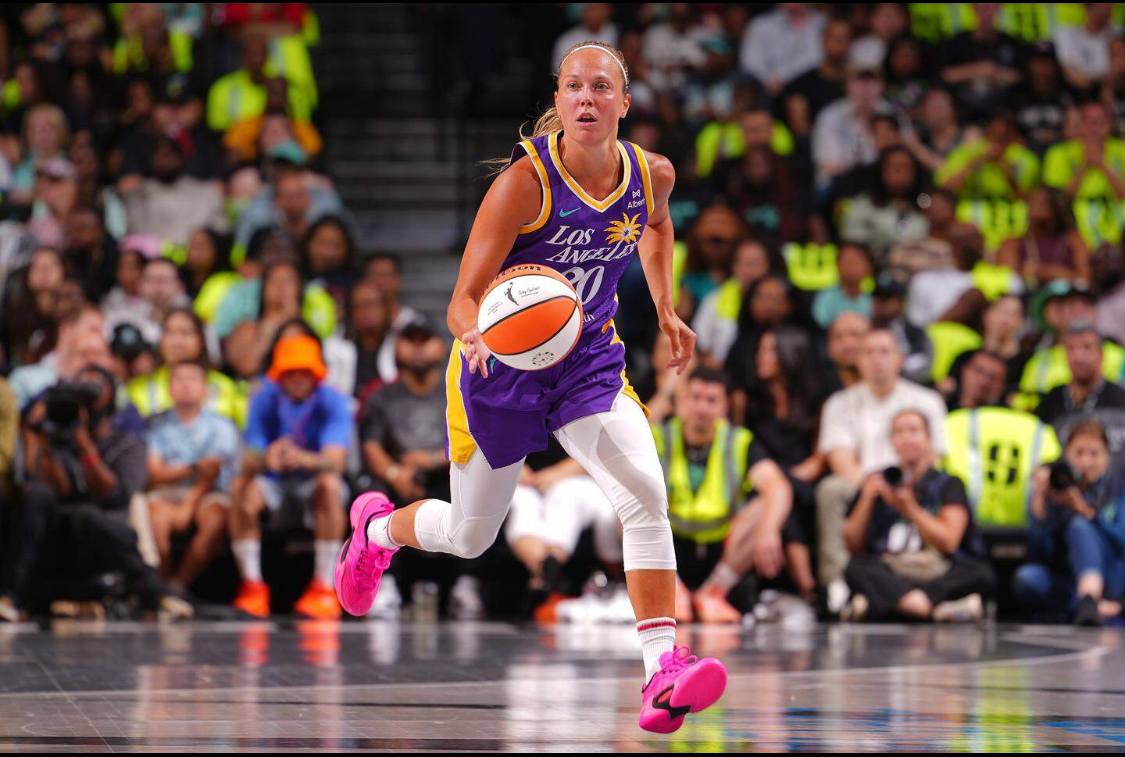 Julie Allemand orkestreert LA Sparks' vijfde overwinning op rij met oogverblindend spelvertoon