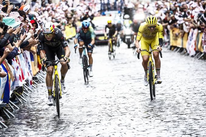 Zwarte lijst in Parijs? Tadej Pogacar ontvolgt Wout van Aert na de Tour de France-duel