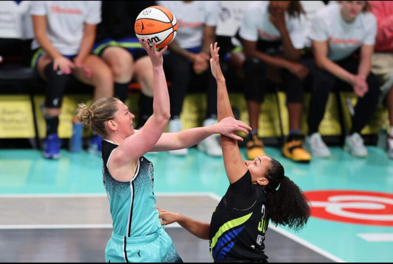 Magisch debuut van Belgische Emma Meesseman zet New York Liberty-publiek op zijn kop