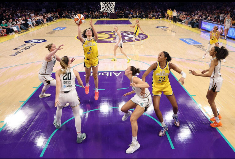 Een Belgische powerplay in de Verenigde Staten: Emma Meesseman loodst Liberty langs Sparks in een volledig Belgische WNBA-clash