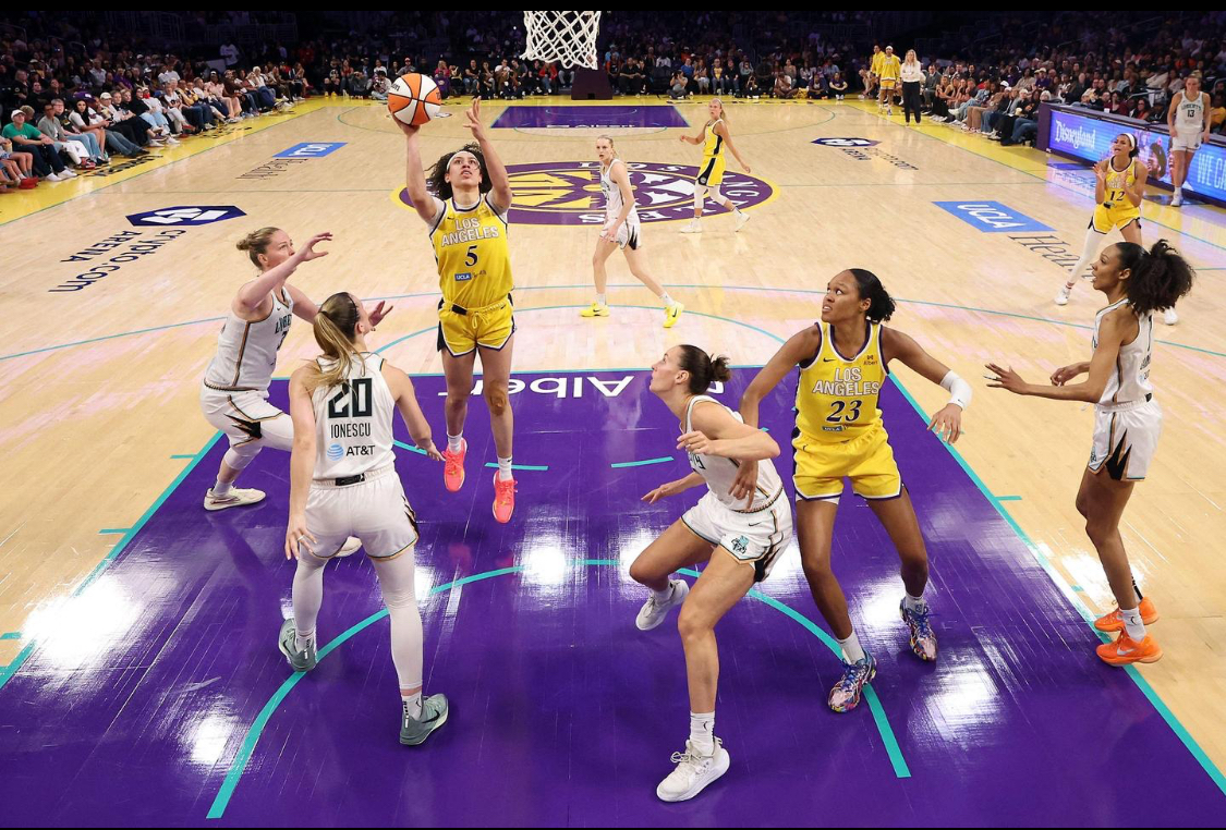 Een Belgische powerplay in de Verenigde Staten: Emma Meesseman loodst Liberty langs Sparks in een volledig Belgische WNBA-clash