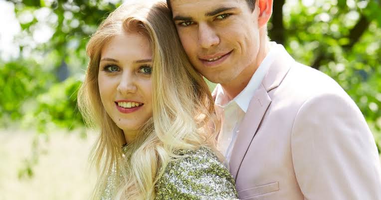 Wout van Aert deelt een romantisch moment met zijn vrouw