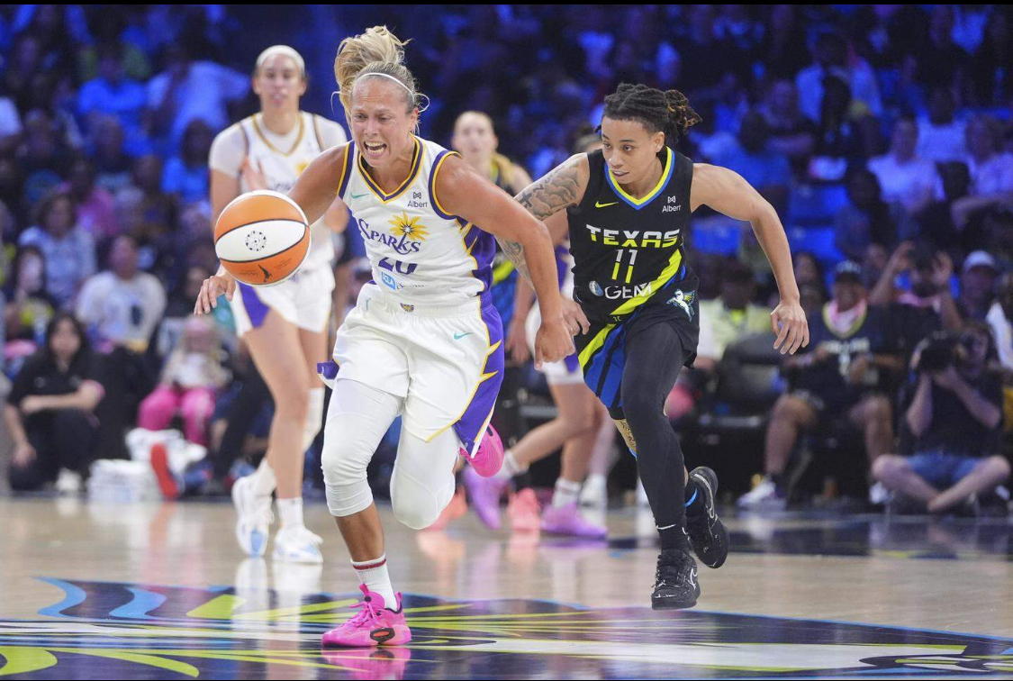 Julie Allemand schittert opnieuw in de WNBA, Sparks-coach prijst Belgische ster