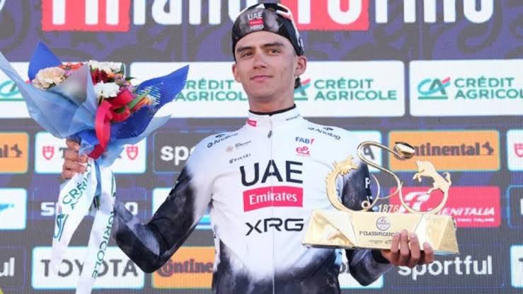 El espectacular 2025 de Isaac del Toro: nueve victorias, un podio en el Giro y la ilusión de 27 triunfos en 2026