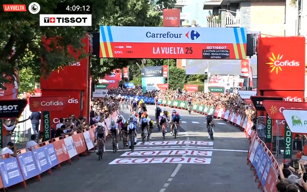 Jasper Philipsen weer op zijn best met overtuigende eerste etappezege in Spanje