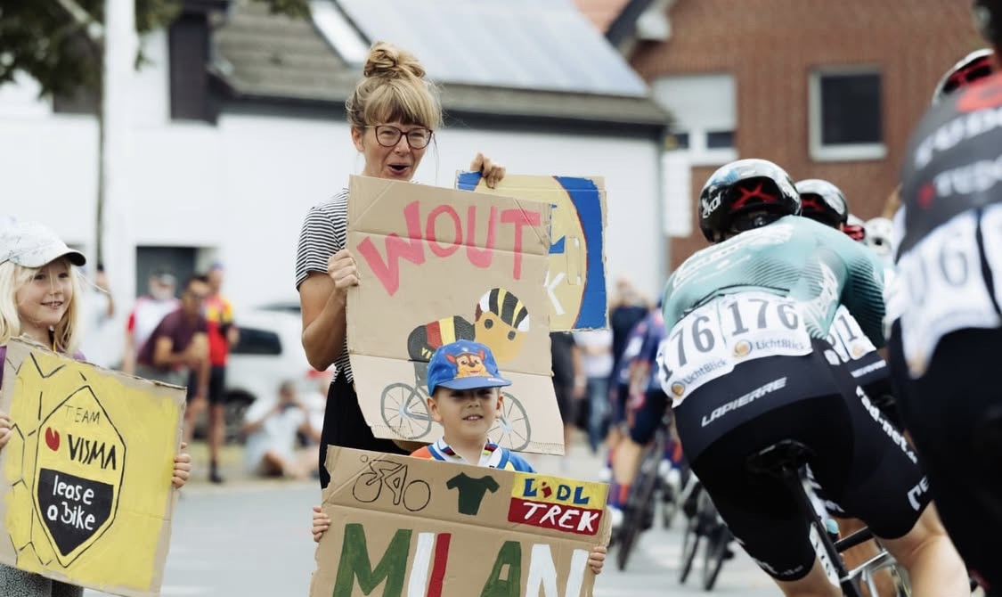 Gepassioneerde fans en grote emoties kenmerken etappe 1 van de Deutschland Tour 2025