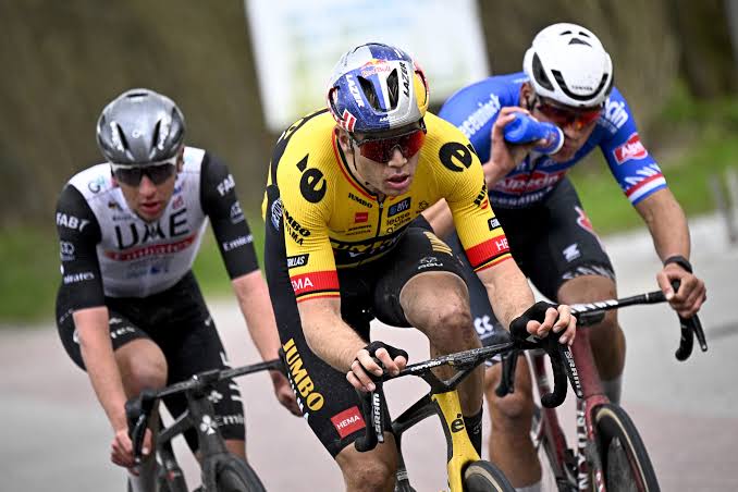 Verschillende wegen, hetzelfde doel: Van Aert en Van der Poel bereiden zich voor in contrasterende Franse omstandigheden