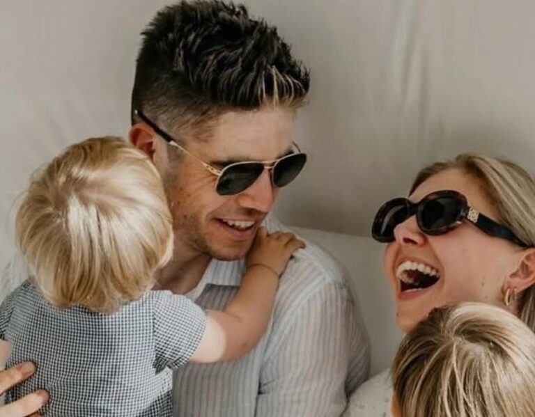 Niet zomaar een overwinning – een liefdesverhaal: Sarah De Bie's ontroerende ode aan Wout van Aert