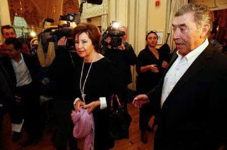 Binnengekomen: Eddy Merckx verrast echtgenote Claudine met hartverwarmend cadeau voor hun 58ste huwelijksverjaardag.