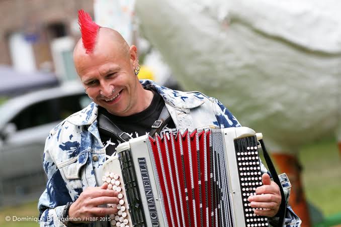 Zojuist binnen: Van hartzeer naar geluk, Marino Punk omarmt een nieuwe relatie: “Ik had nooit gedacht dat ik weer zou kunnen glimlachen”.