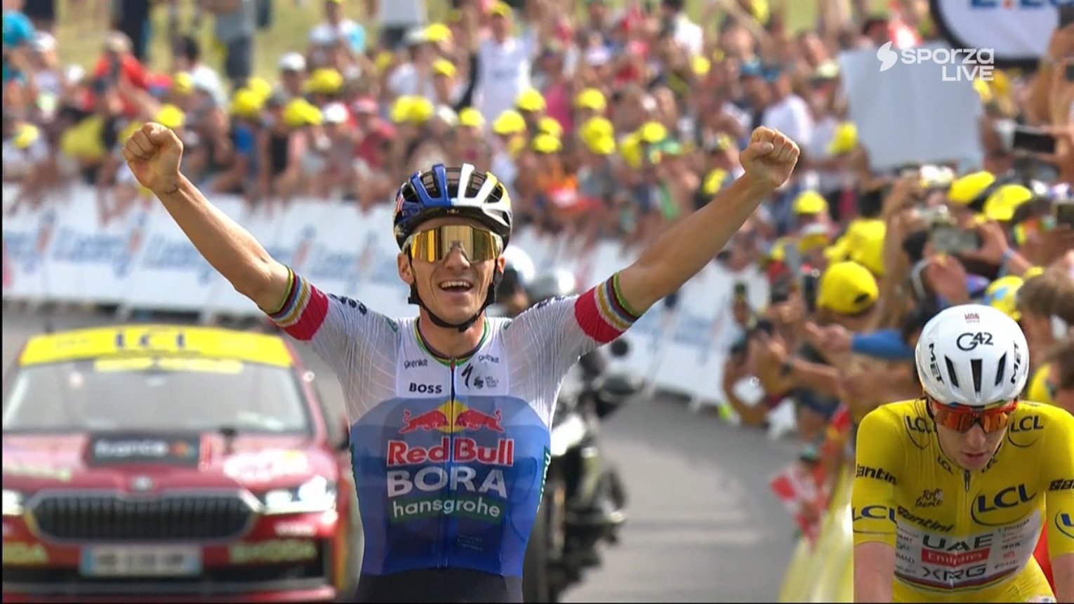Remco Evenepoel viert doorbraakoverwinning in de bergen